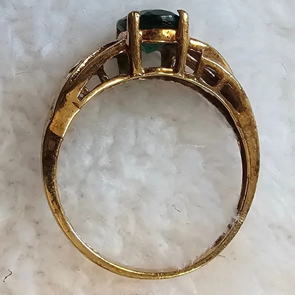 Vintage 1980 Oval Cut Emerald Gemstone and Gold Ring - Picture 4 of 5
